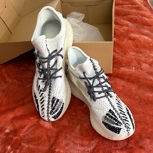 Stylish White and Black Sneakers | NWT | Men’s SZ 11.5